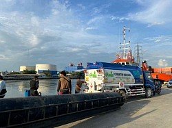 PENGISIN PELABUHAN PRIUK